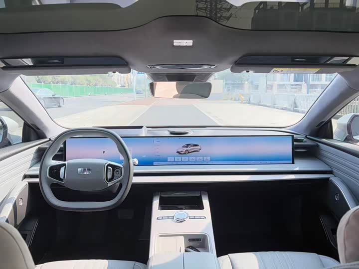 Фото 4 - Geely Galaxy E8