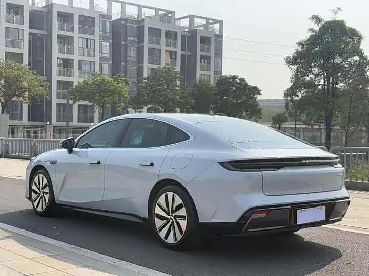 Фото 6 - Geely Galaxy E8