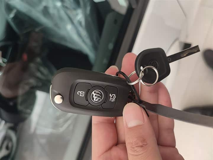 Фото 9 - Buick Verano