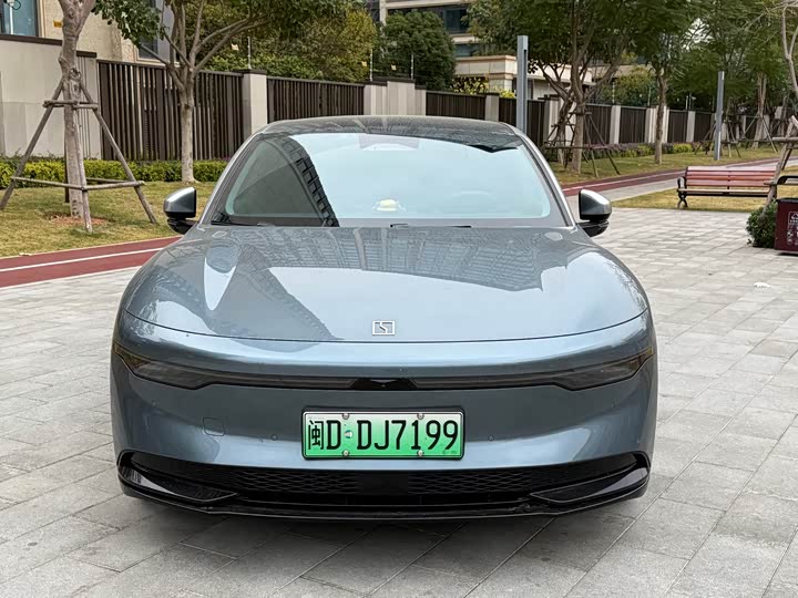 Фото 2 - Zeekr 007