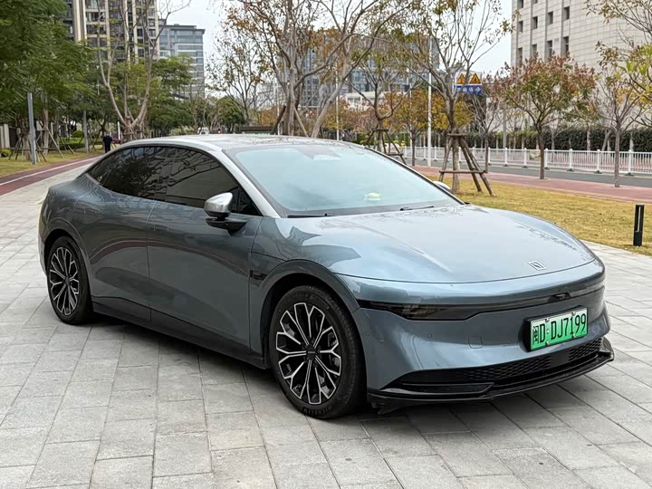 Фото 3 - Zeekr 007