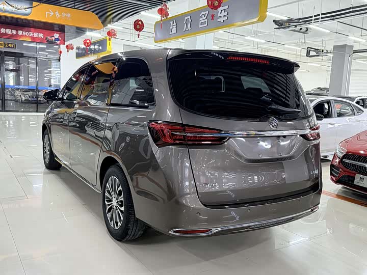 Фото 6 - Buick GL8 ES