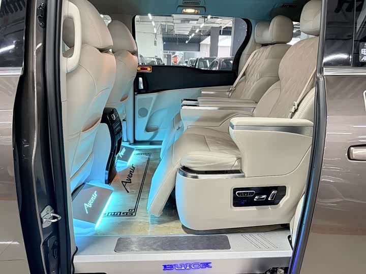 Фото 9 - Buick GL8 ES