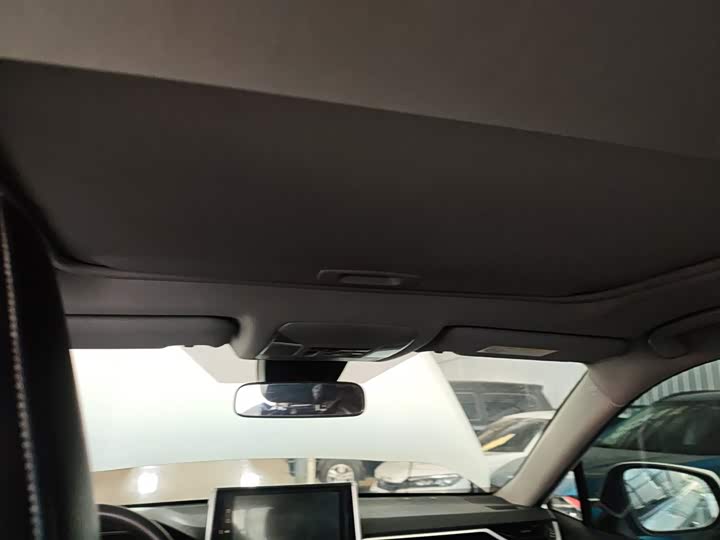 Фото 8 - Toyota RAV4