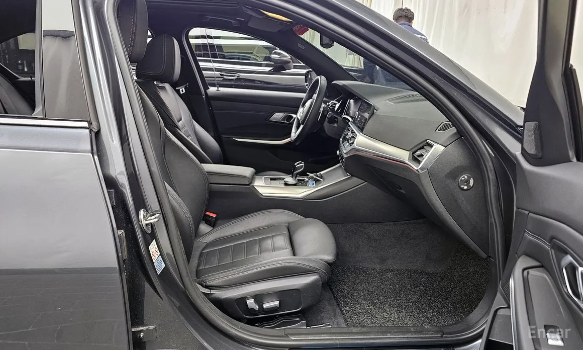 Photo 11 - BMW 3 Series