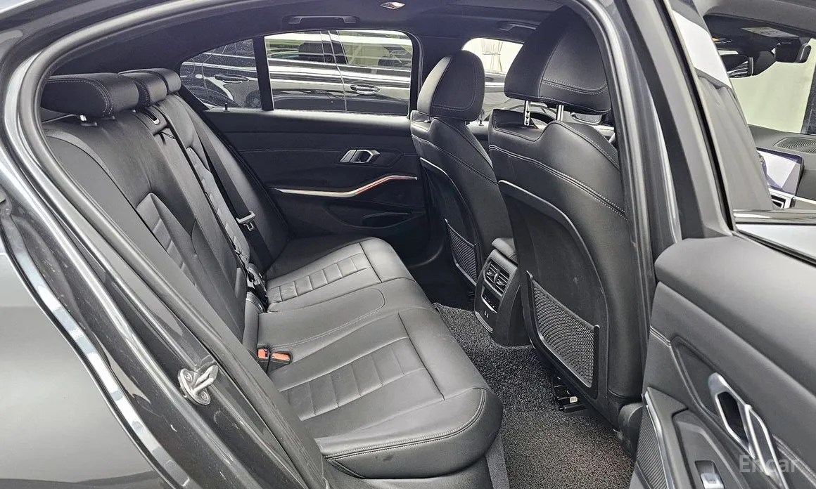 Photo 12 - BMW 3 Series