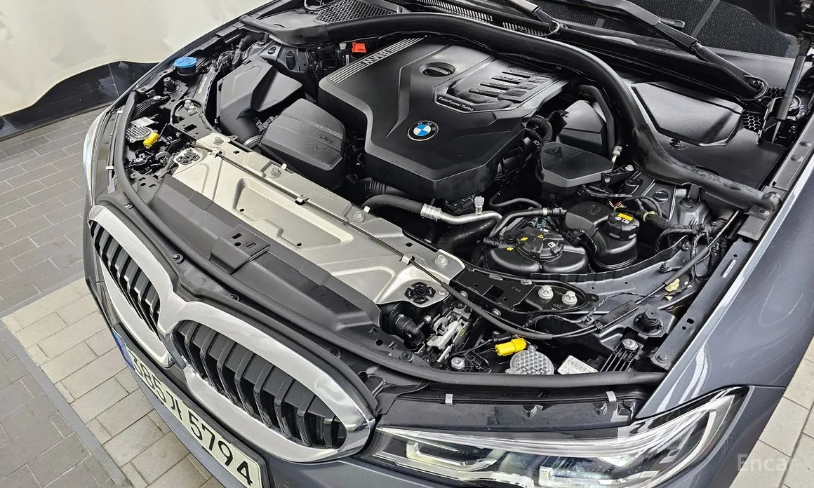 Photo 6 - BMW 3 Series