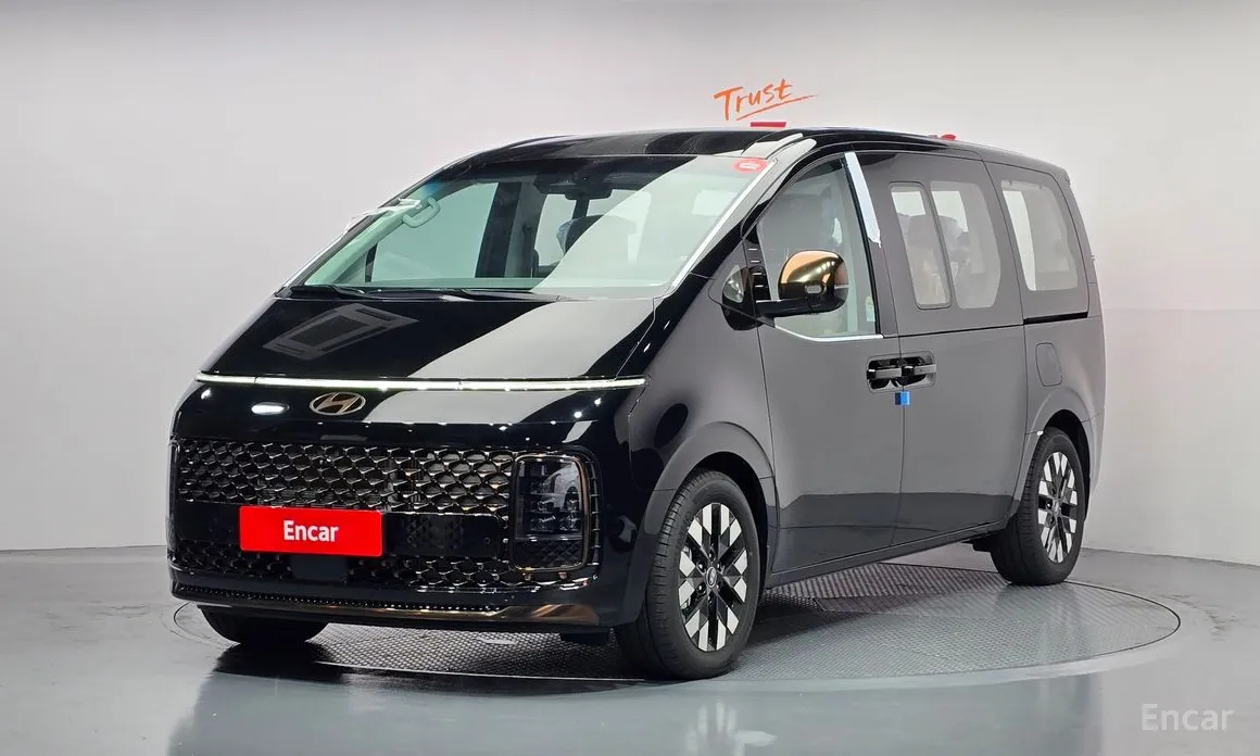 Фото 1 - Hyundai Staria