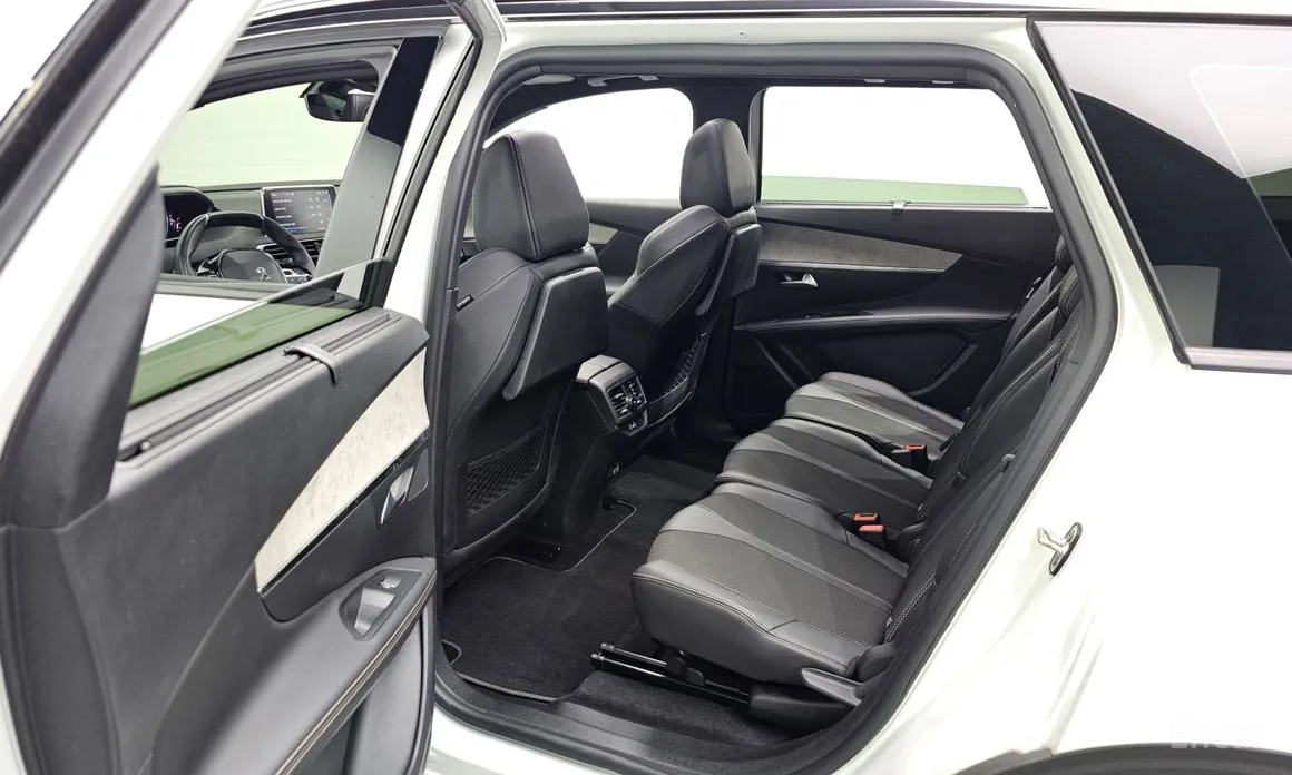 Фото 12 - Peugeot 5008