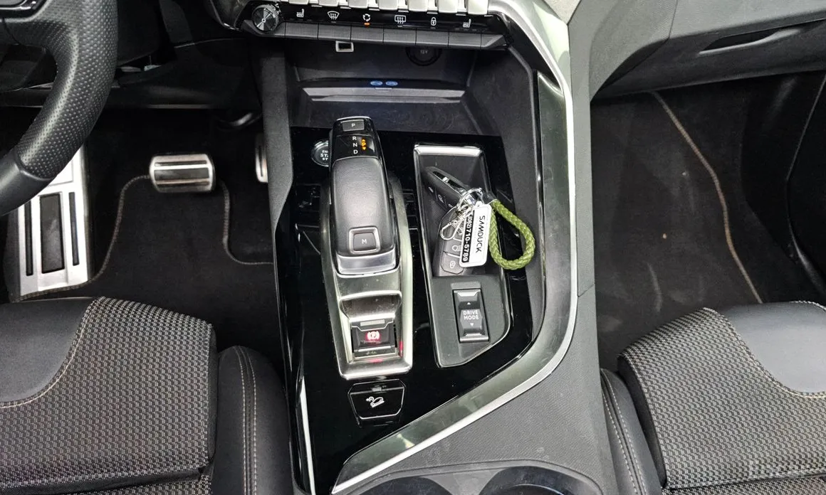 Фото 9 - Peugeot 5008