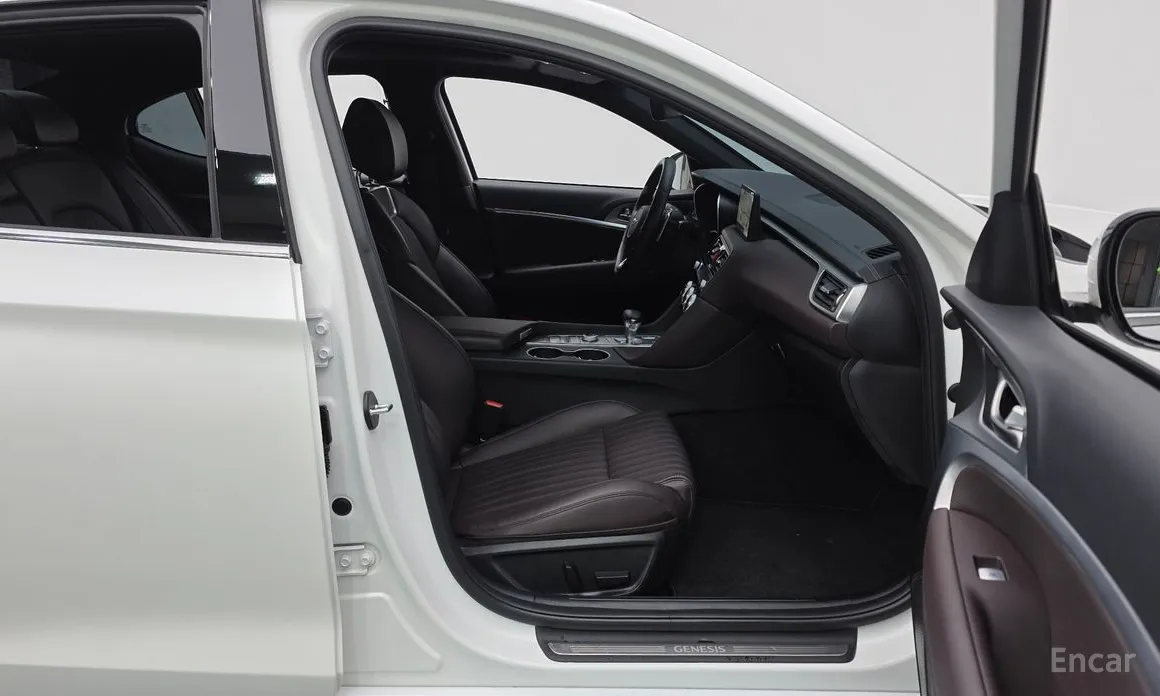 Фото 11 - Genesis G70