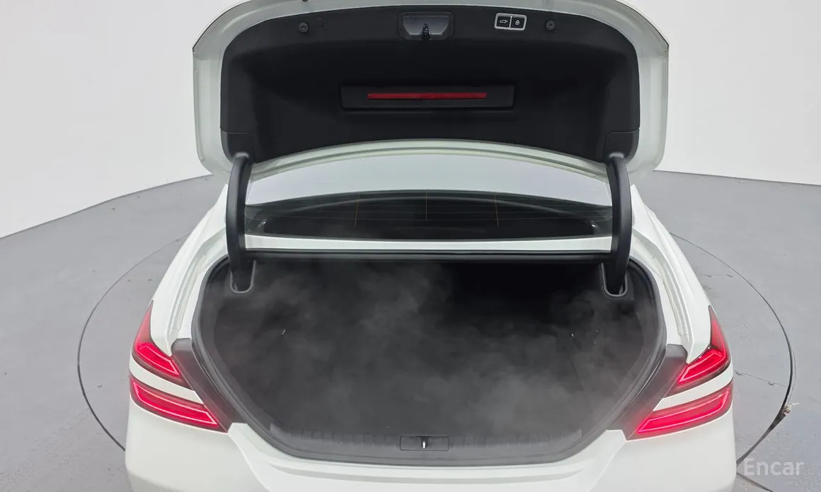 Фото 20 - Genesis G70