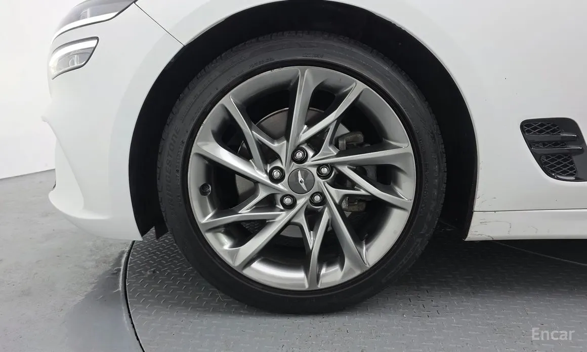 Фото 5 - Genesis G70