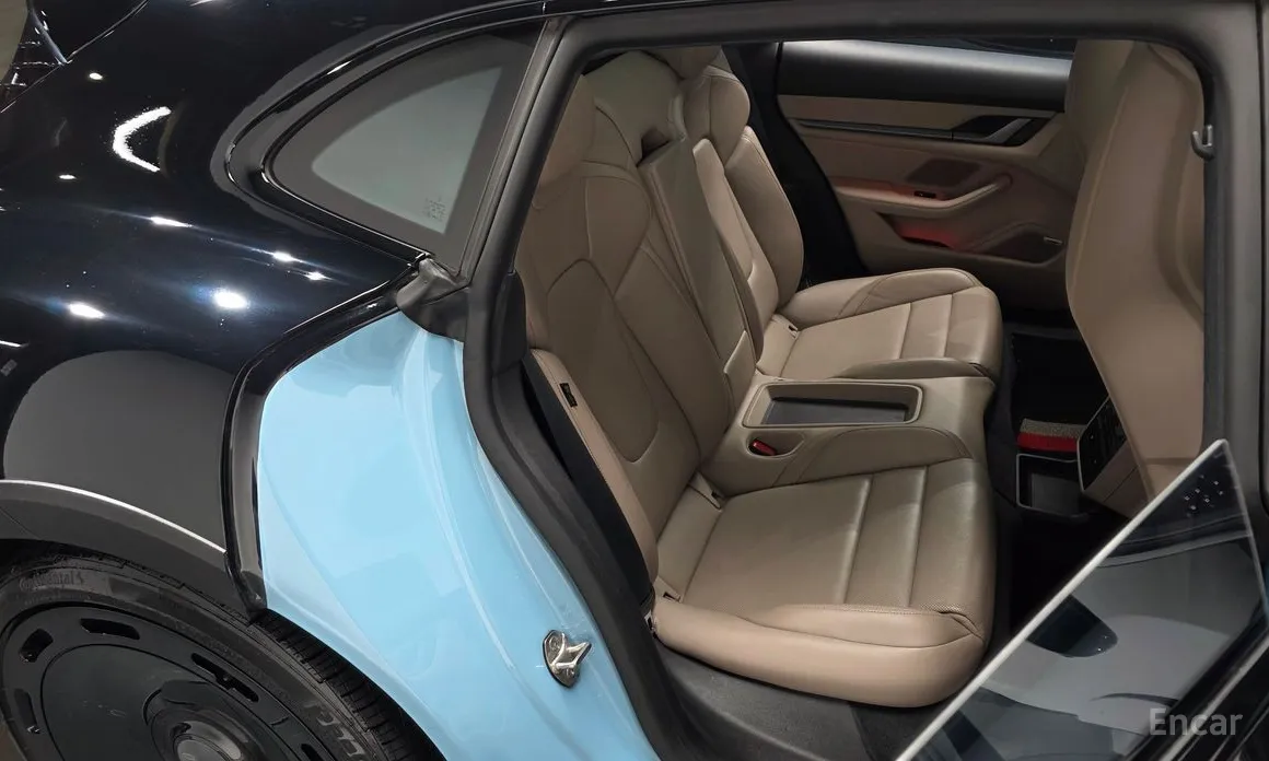 Фото 11 - Porsche Taycan