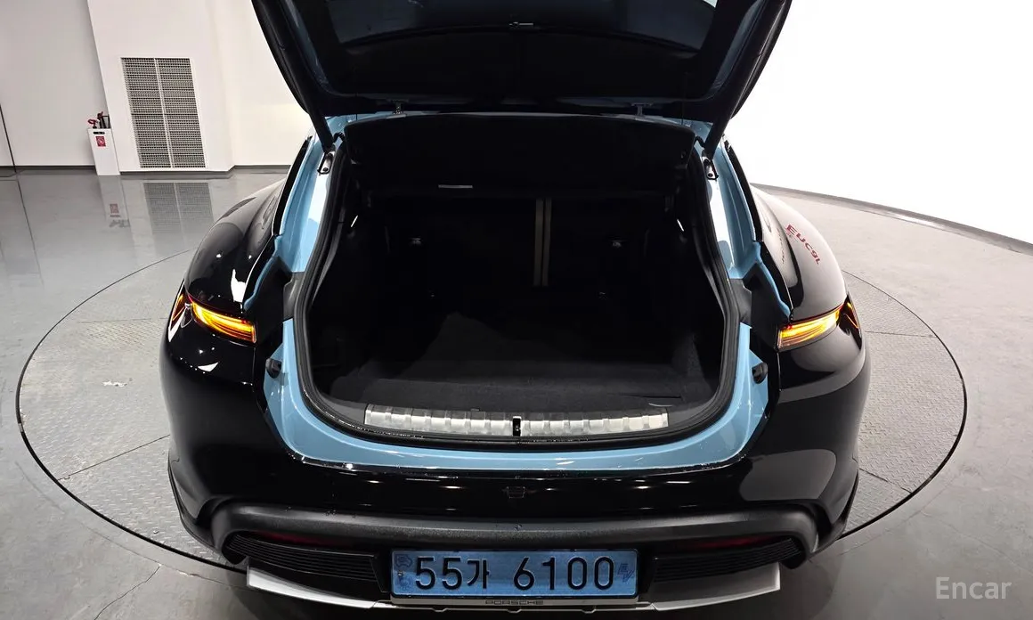 Фото 20 - Porsche Taycan