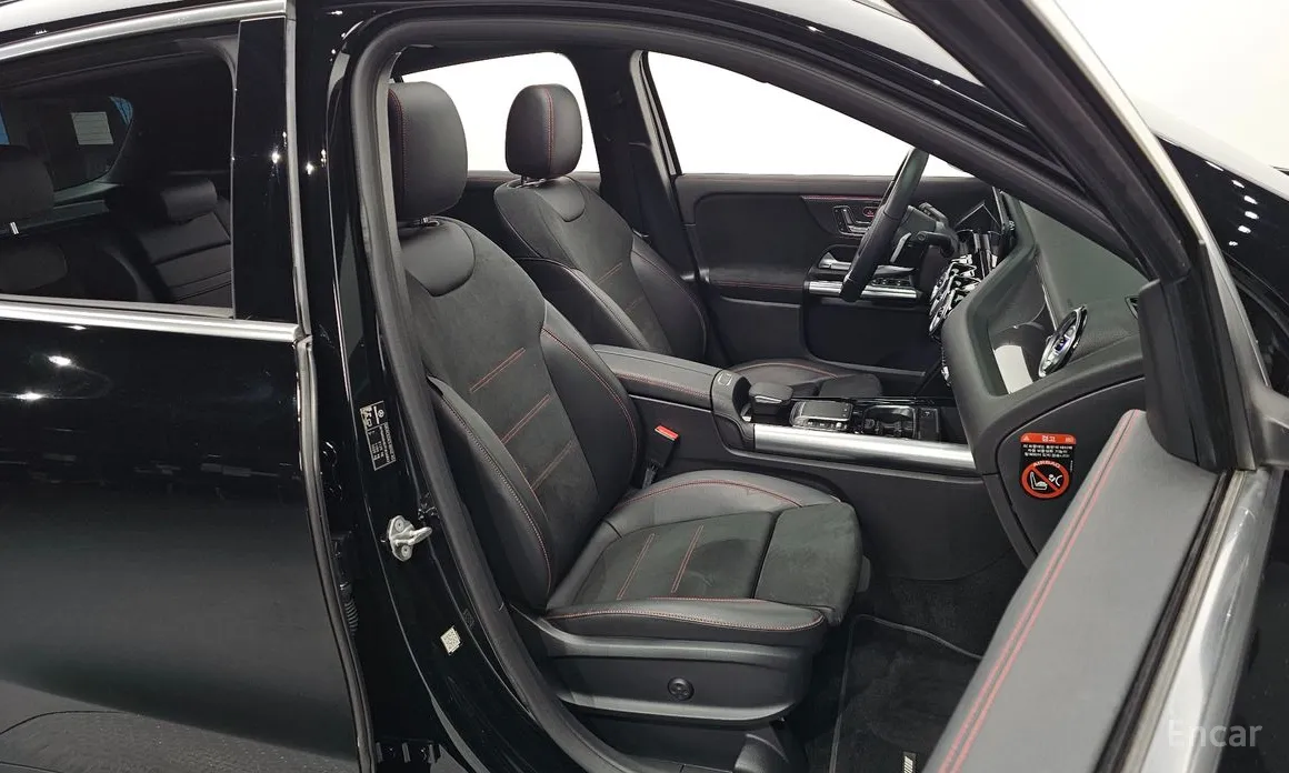 Фото 10 - Mercedes-Benz GLA-Class