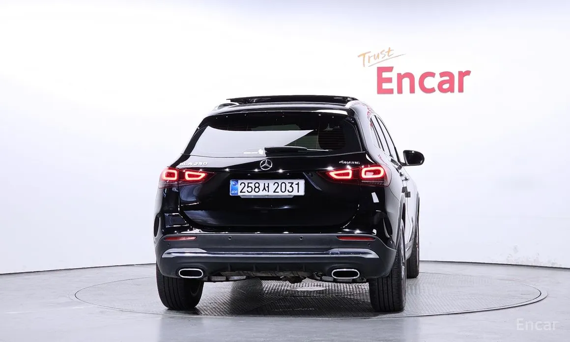 Фото 4 - Mercedes-Benz GLA-Class