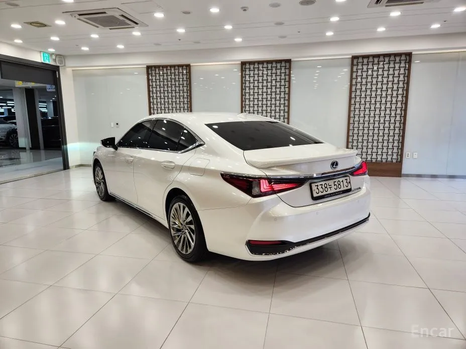 Фото 2 - Lexus ES