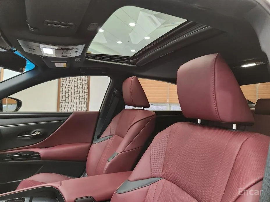 Фото 8 - Lexus ES