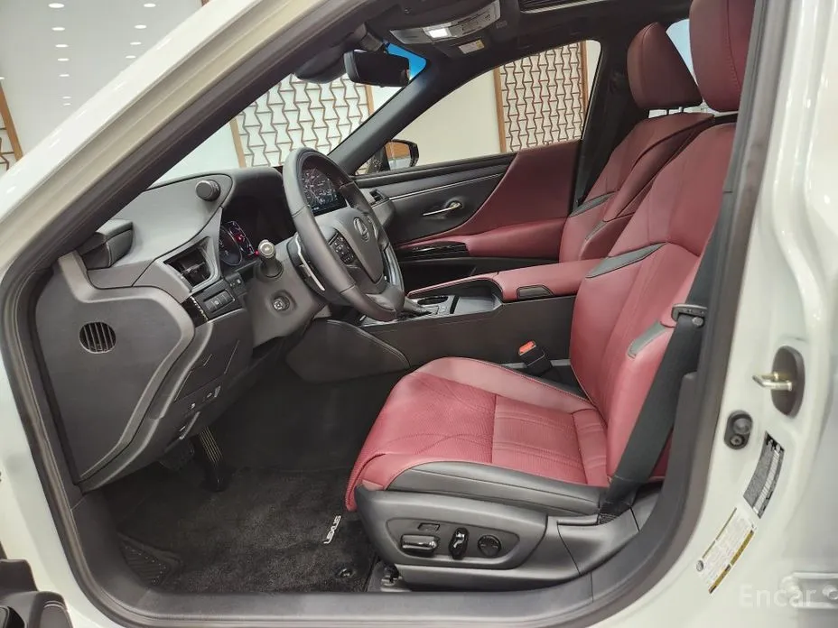 Фото 9 - Lexus ES