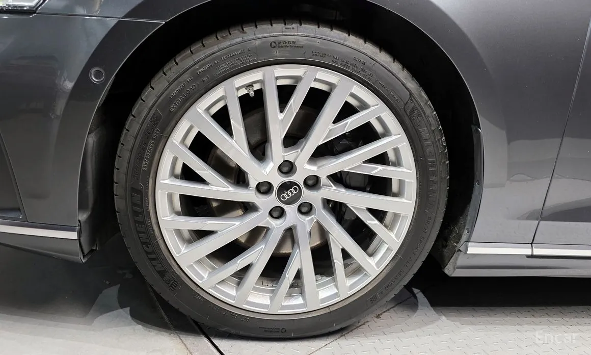 Фото 5 - Audi A8