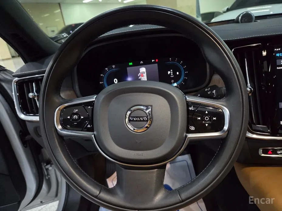 Фото 9 - Volvo S90