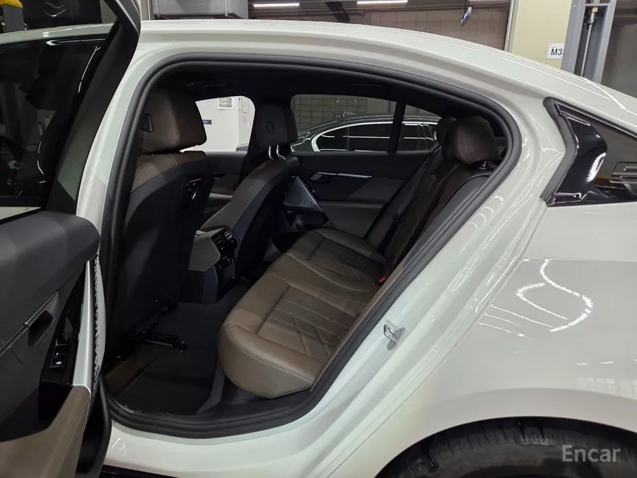 Фото 3 - BMW 5 Series