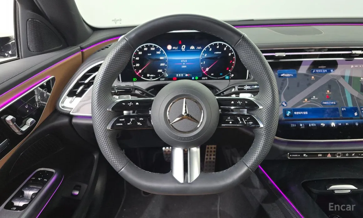 Фото 13 - Mercedes-Benz E-Class