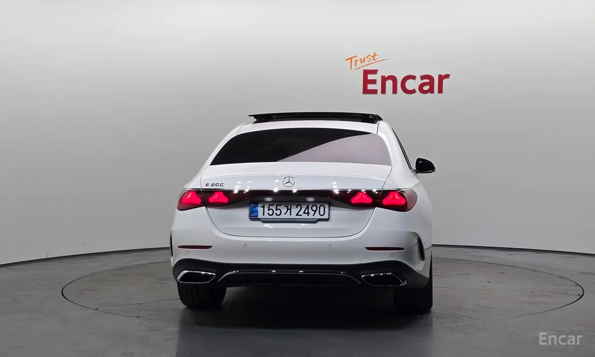 Фото 4 - Mercedes-Benz E-Class