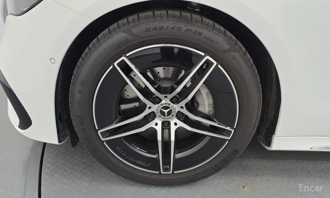 Фото 5 - Mercedes-Benz E-Class