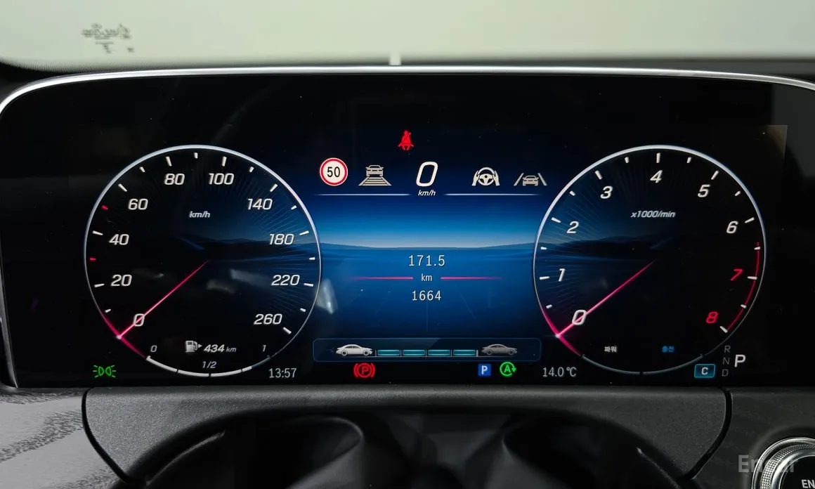 Фото 8 - Mercedes-Benz E-Class