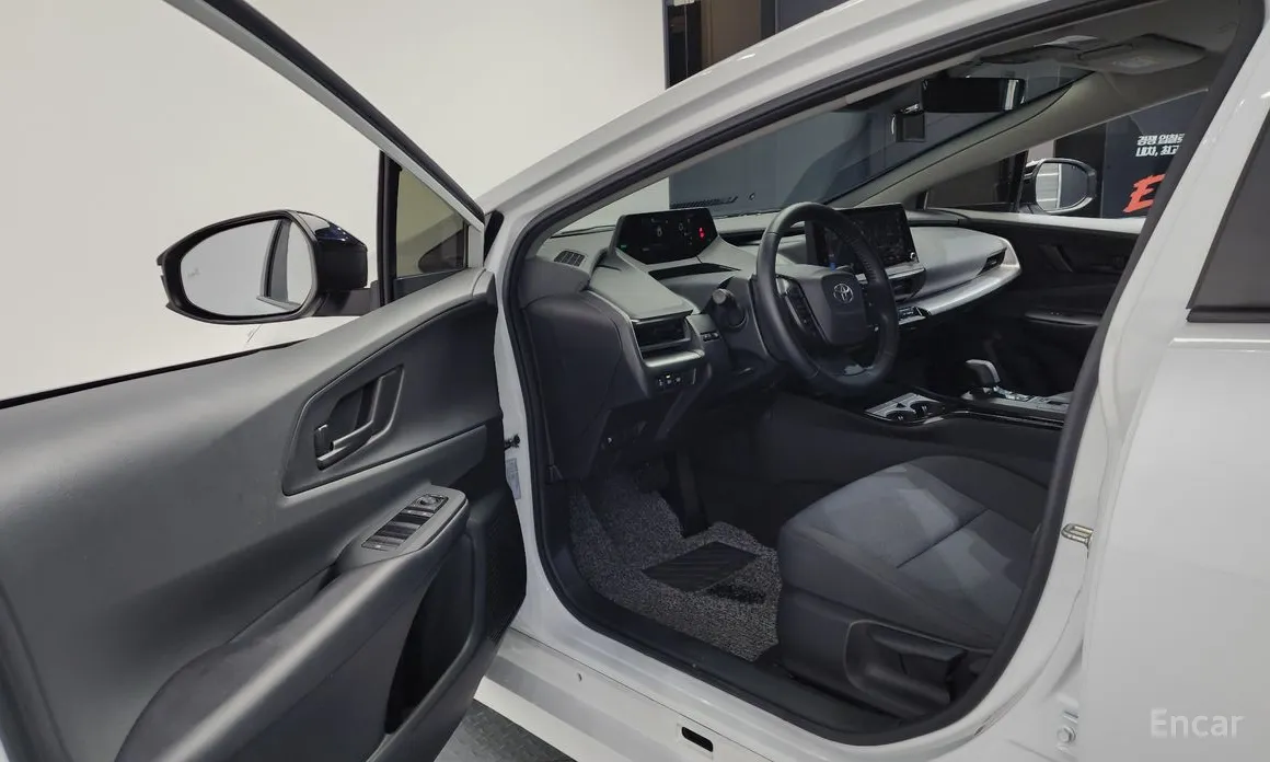 Фото 10 - Toyota Prius