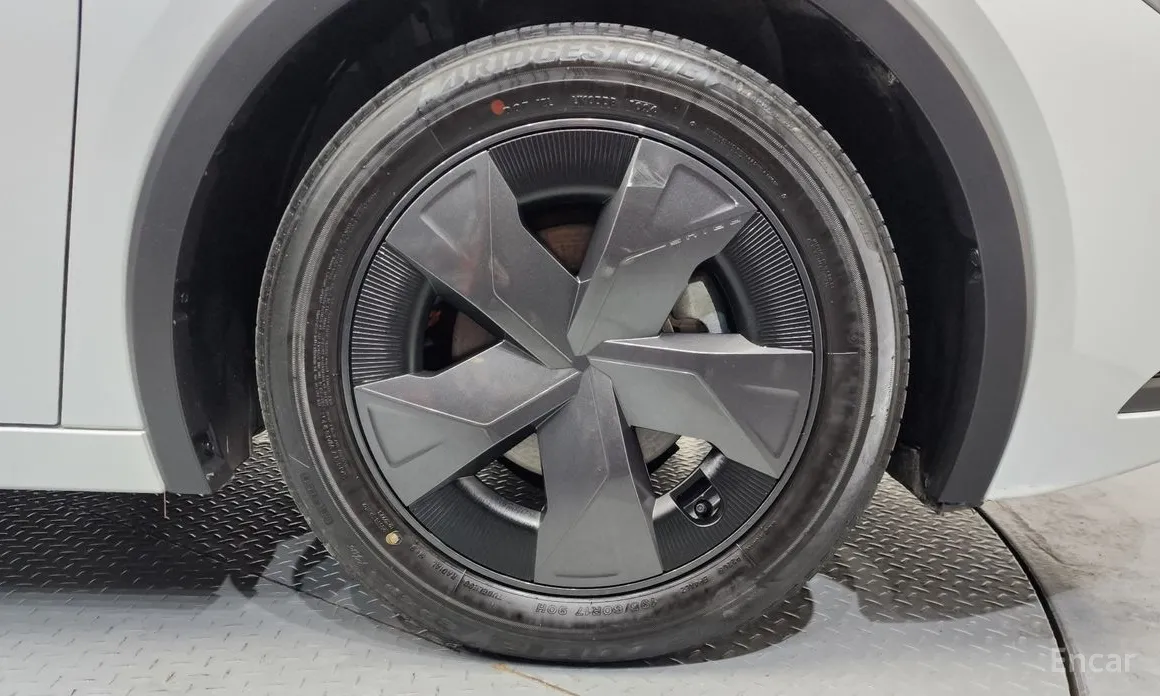 Фото 5 - Toyota Prius