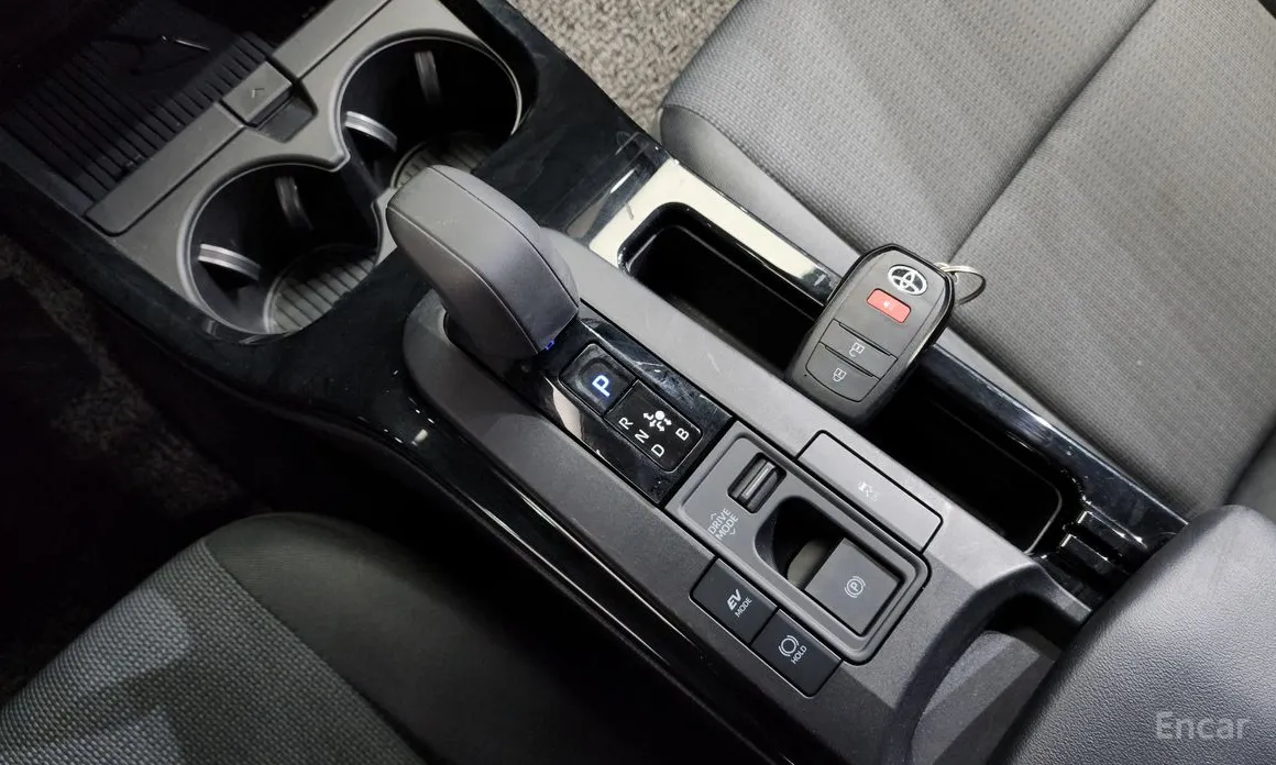 Фото 9 - Toyota Prius