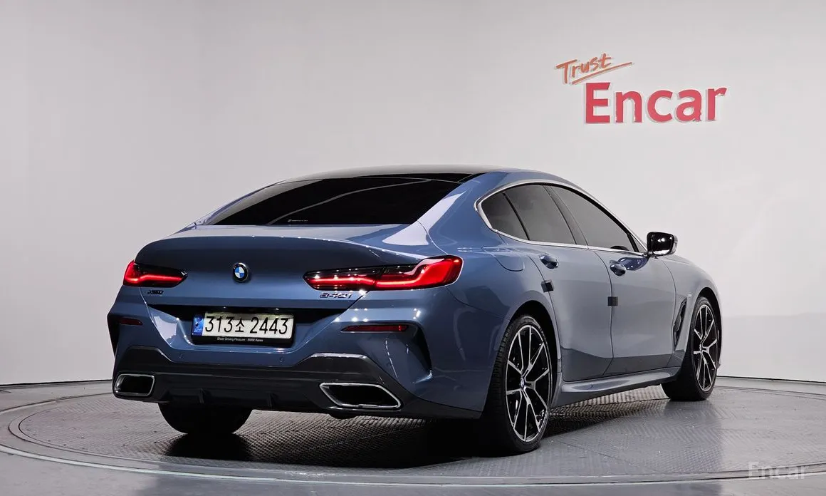 Фото 2 - BMW 8 Series