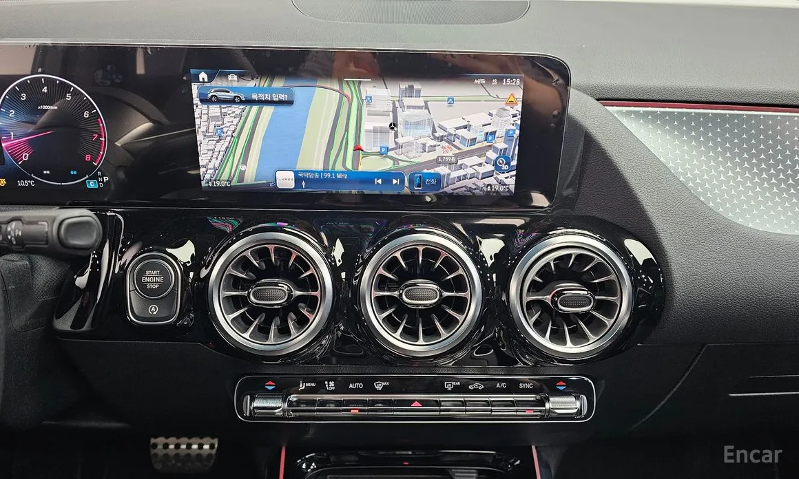 Фото 16 - Mercedes-Benz GLA-Class