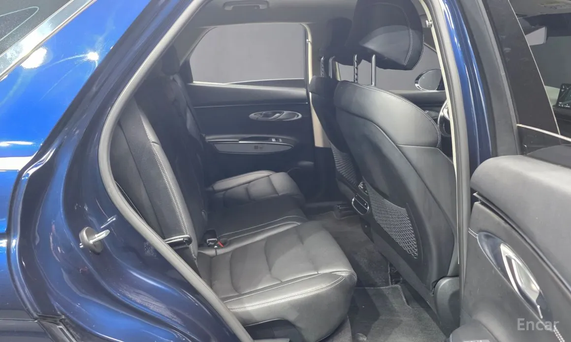 Фото 12 - Genesis GV70