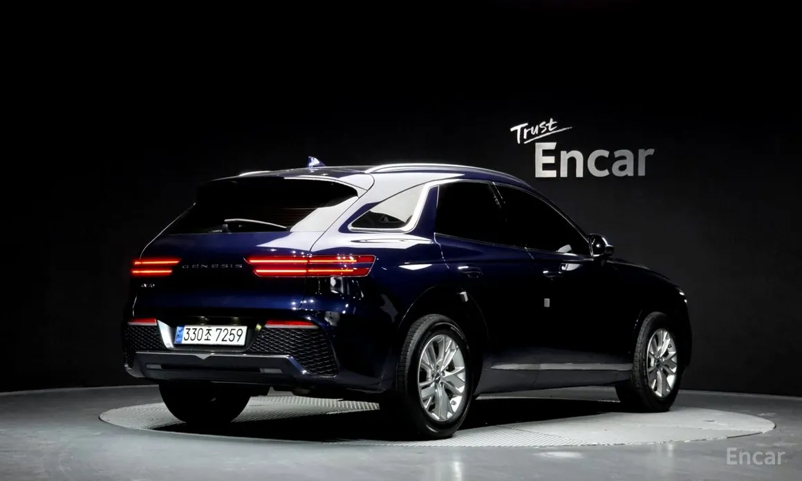 Фото 2 - Genesis GV70