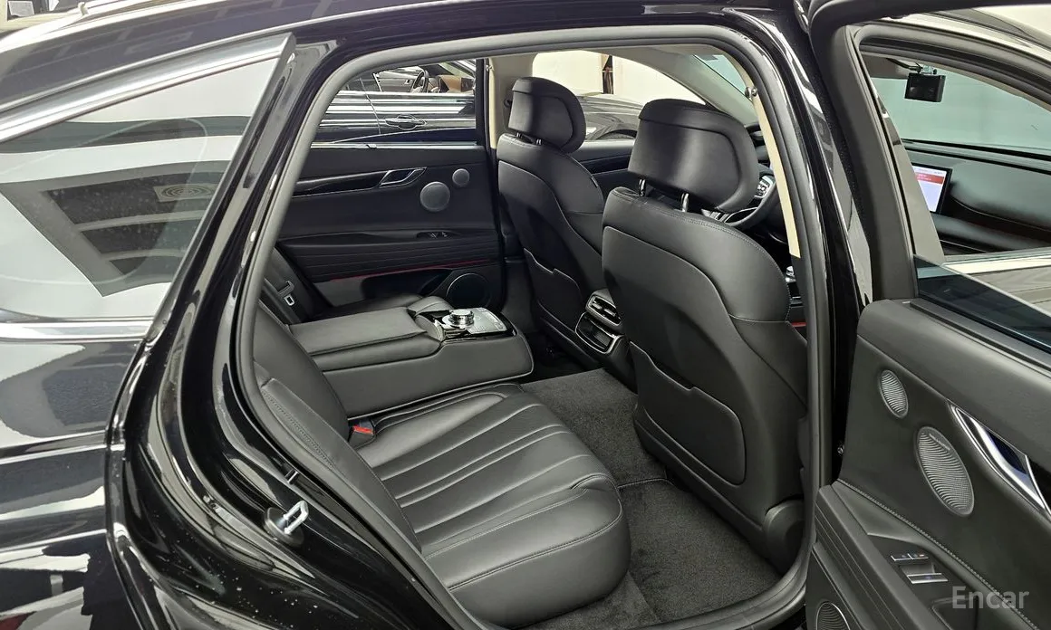 Фото 12 - Genesis G80