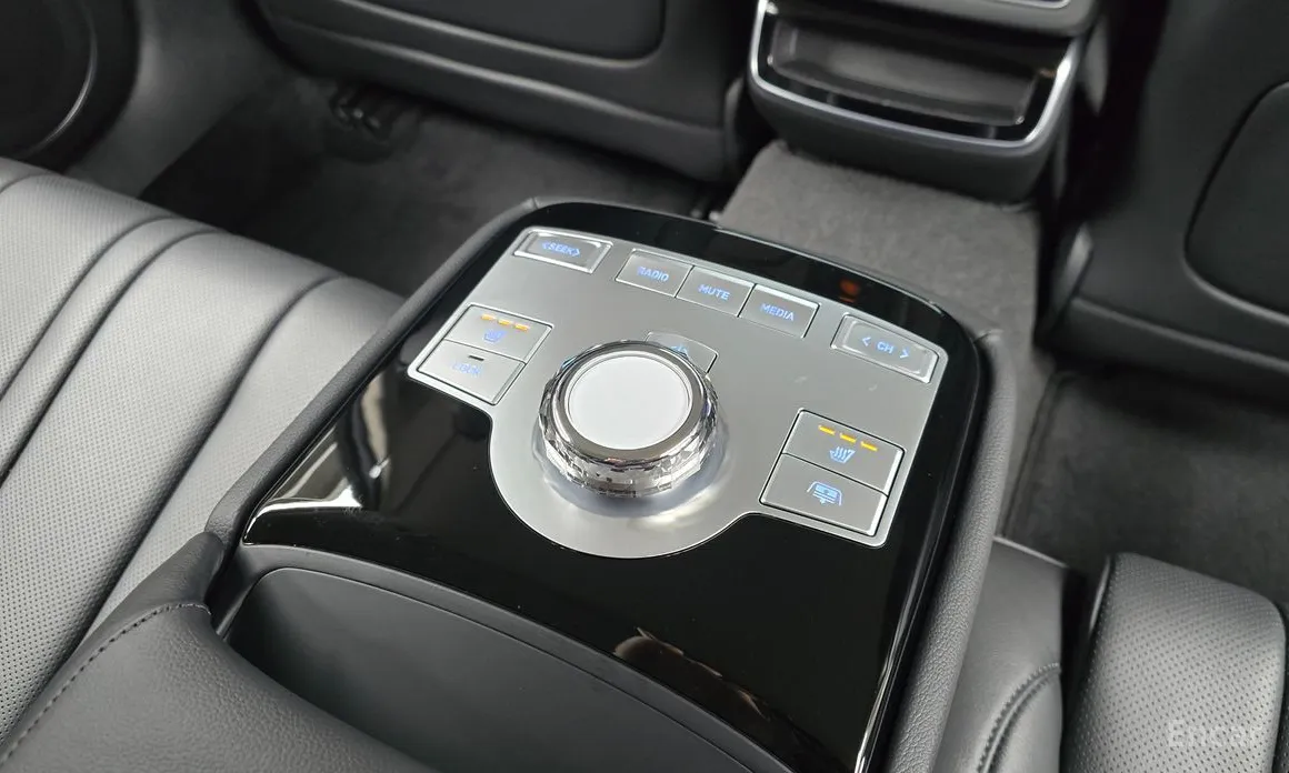 Фото 19 - Genesis G80