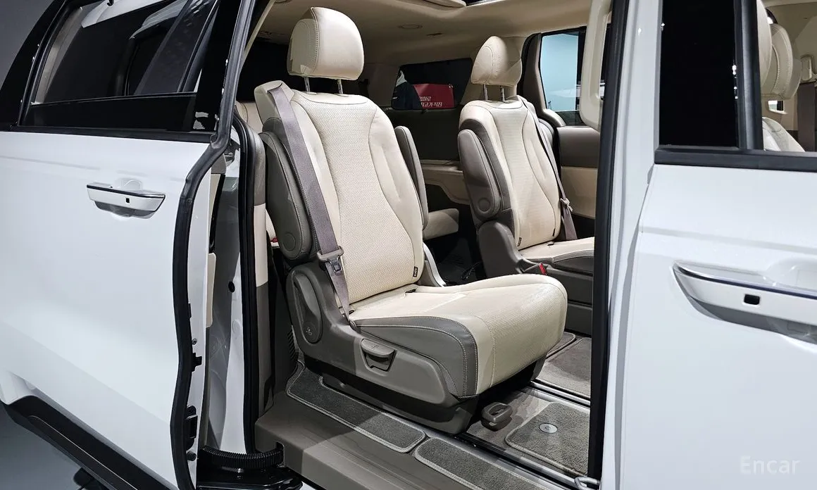 Фото 12 - Kia Carnival