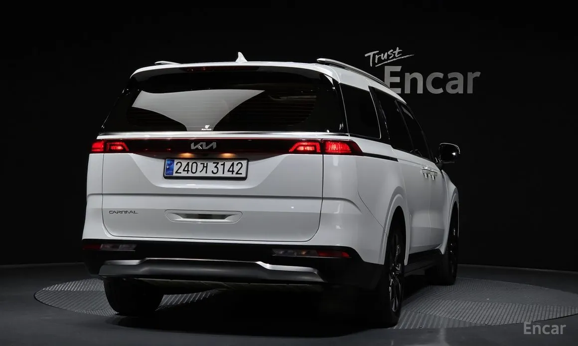 Фото 2 - Kia Carnival