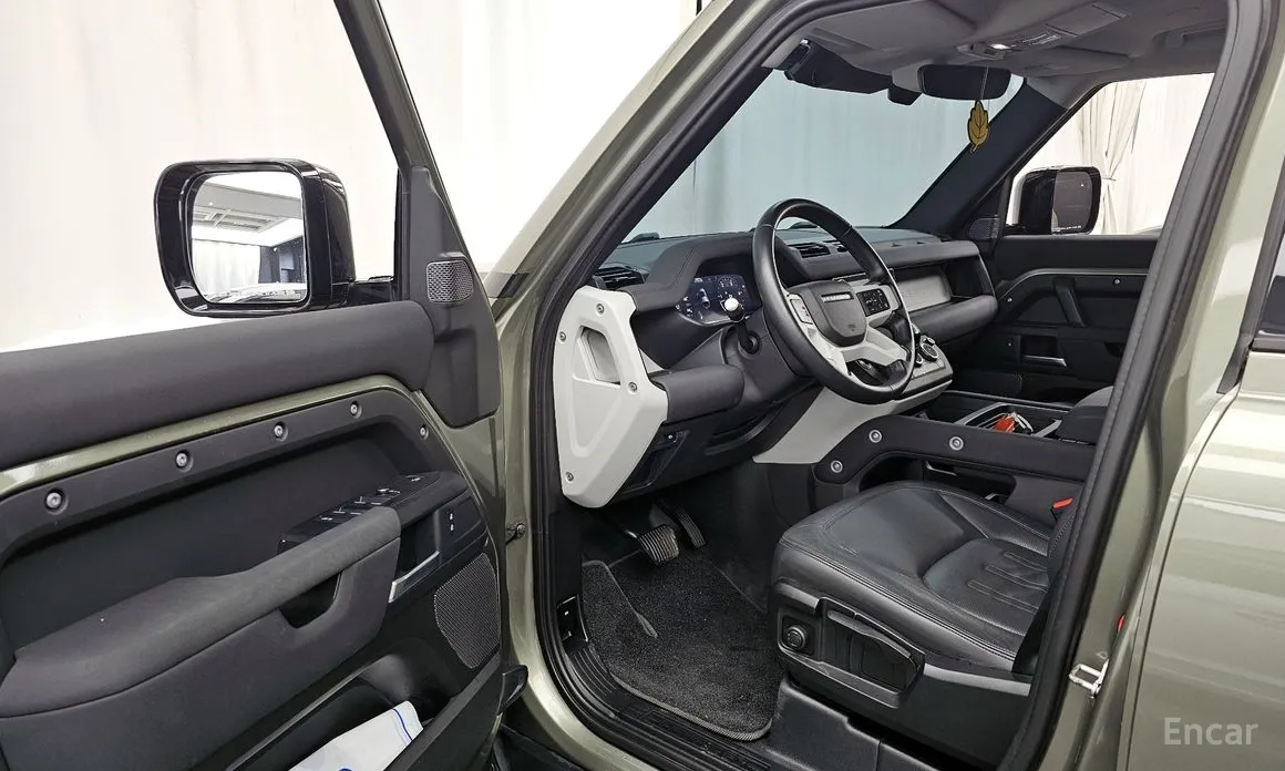 Фото 10 - Land Rover Defender