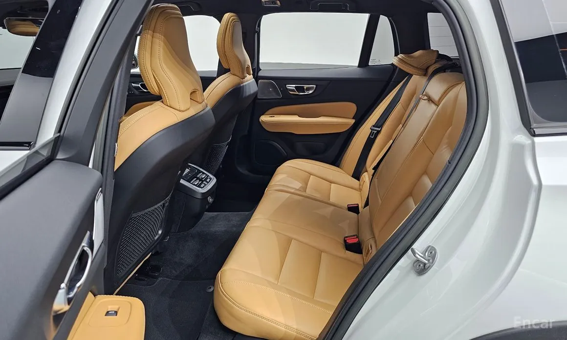 Фото 12 - Volvo V60