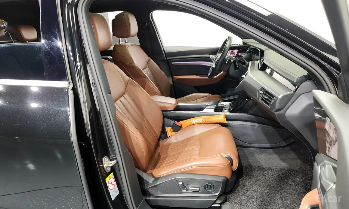 Фото 11 - Audi e-tron