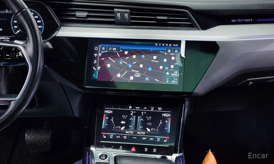 Фото 14 - Audi e-tron