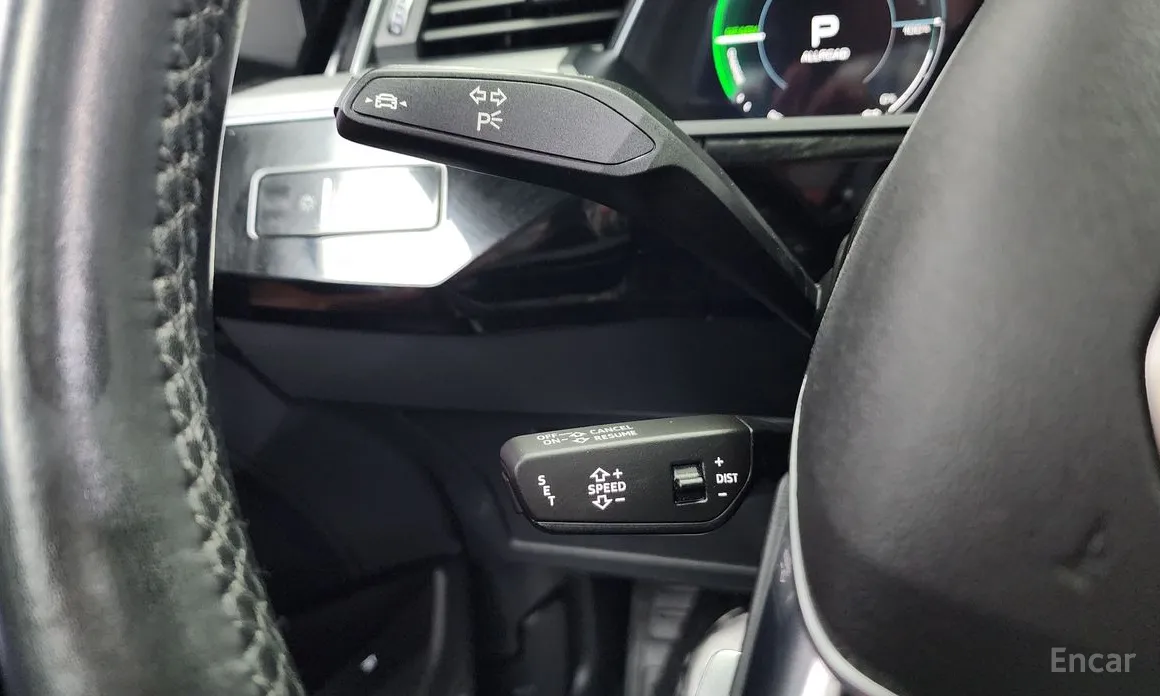 Фото 17 - Audi e-tron