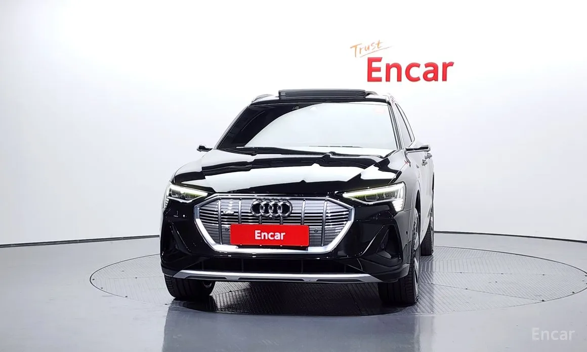 Фото 3 - Audi e-tron