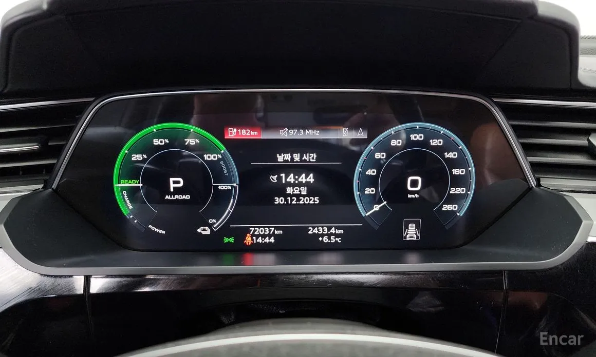 Фото 8 - Audi e-tron