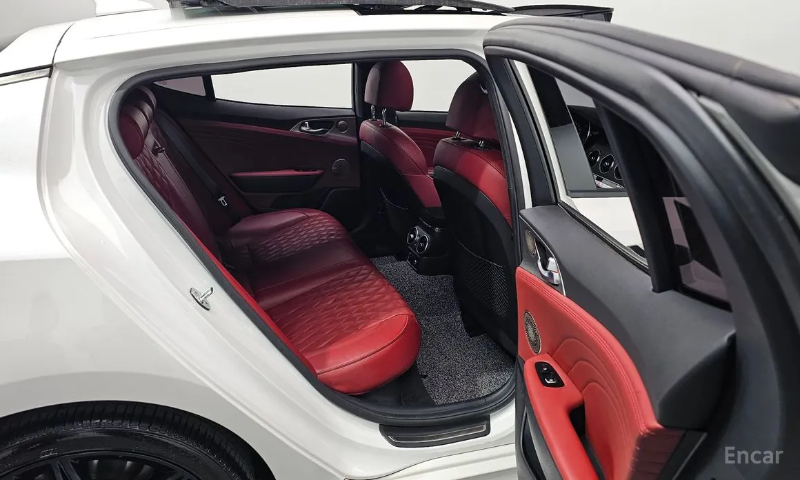 Фото 11 - Kia Stinger